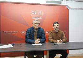 Rodríguez y Palencia, en la sede del PSE-EE en Errenteria.