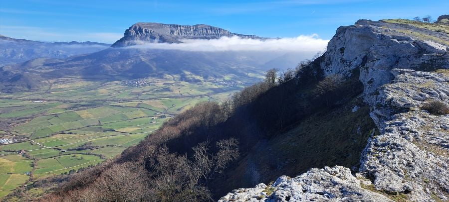 Unas espectaculares vistas desde la cima de Andia