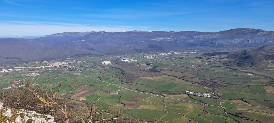 Unas espectaculares vistas desde la cima de Andia