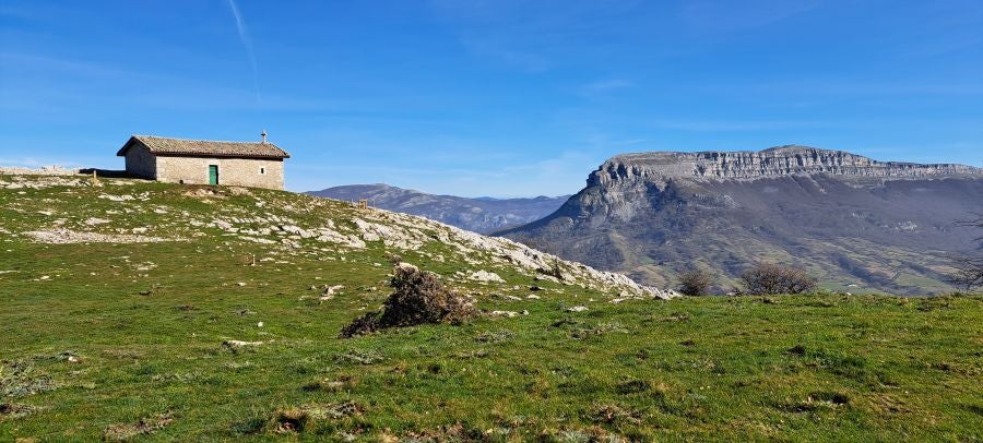 Unas espectaculares vistas desde la cima de Andia