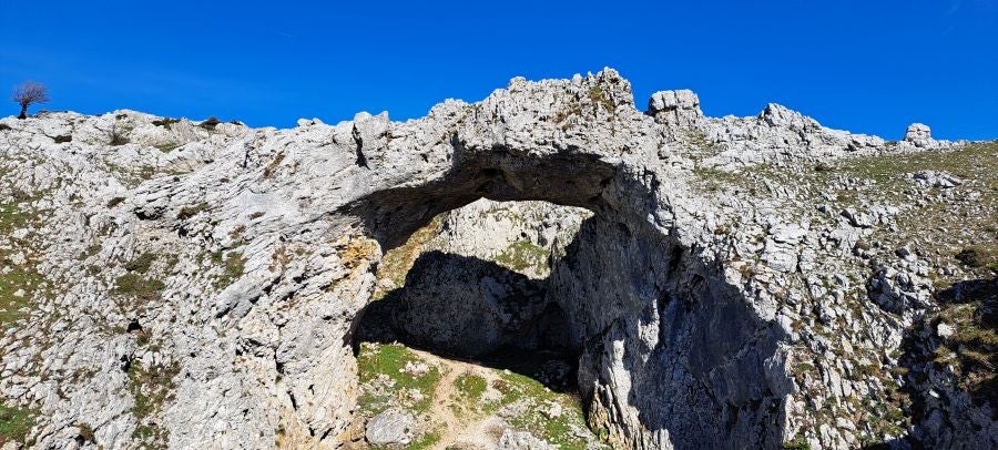 Unas espectaculares vistas desde la cima de Andia
