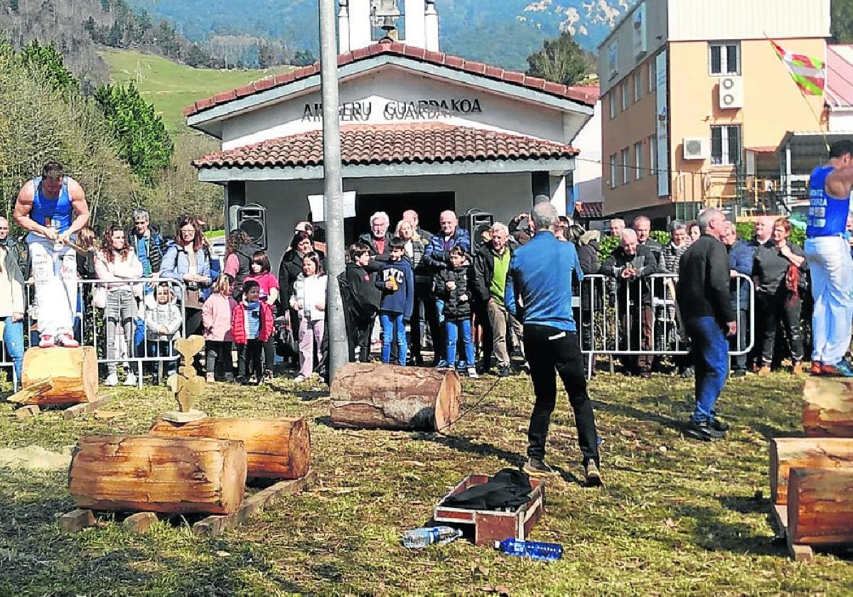 Herri kirolak izango dira datorren igandean Plaza auzoan.