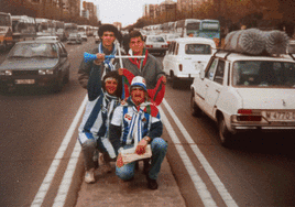 El aficionado Sebas Martija en 1988, 2020 y 2024.
