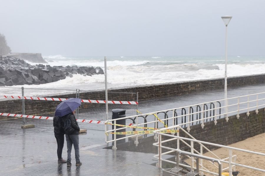 Euskadi en alerta por lluvia, viento y olas