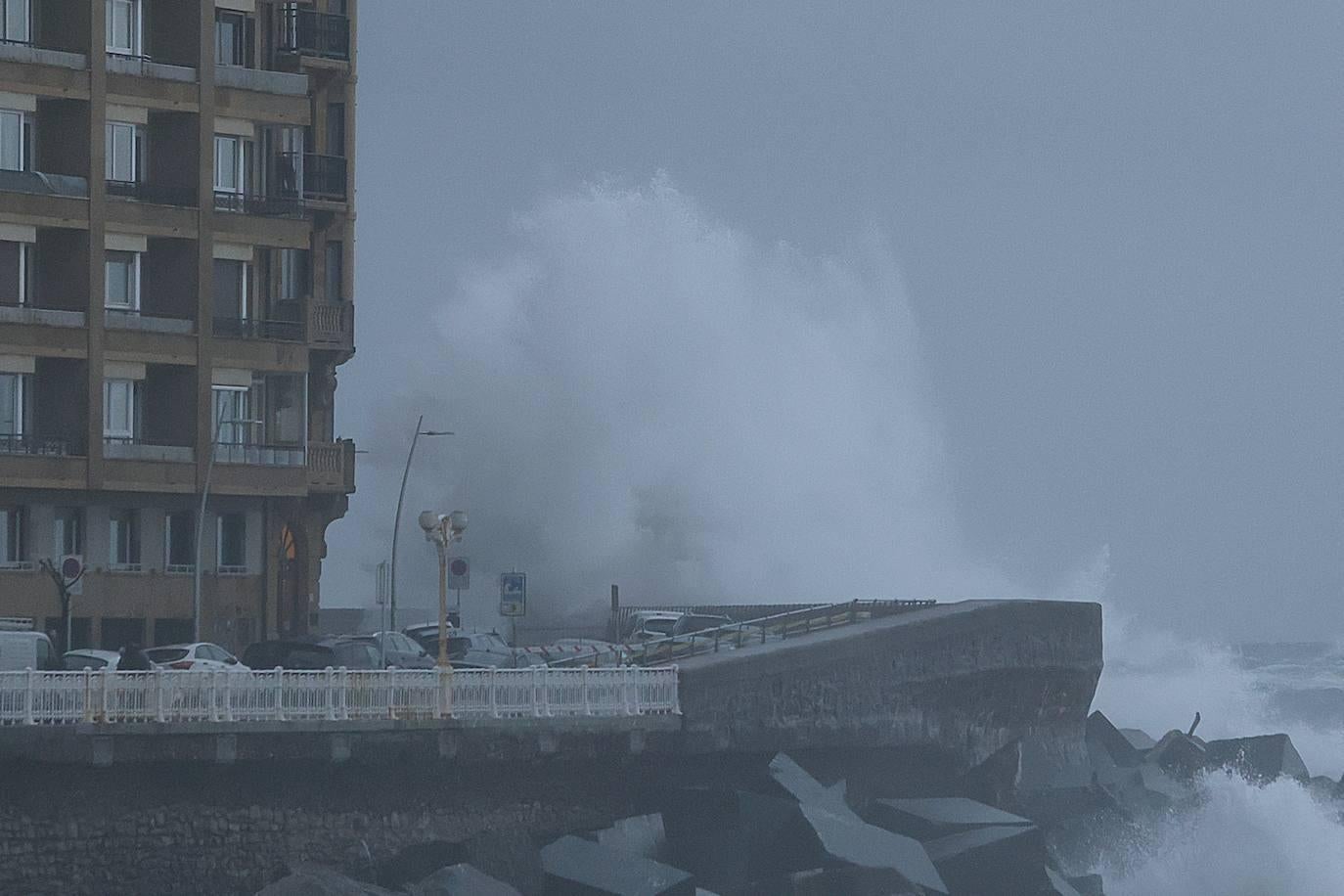 Euskadi en alerta por lluvia, viento y olas