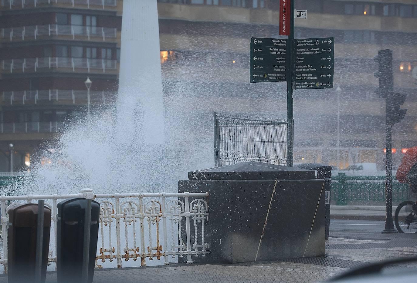 Euskadi en alerta por lluvia, viento y olas