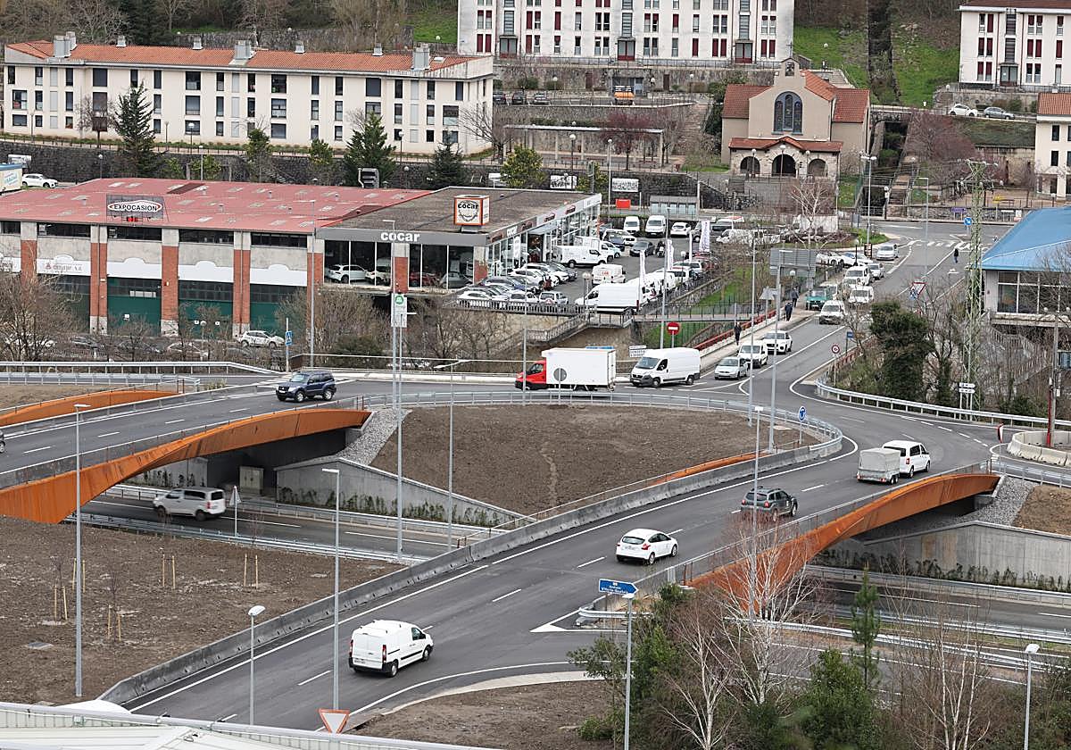 La rotonda de Allerru sobre la N-I entre Lasarte-Oria y Zubieta.