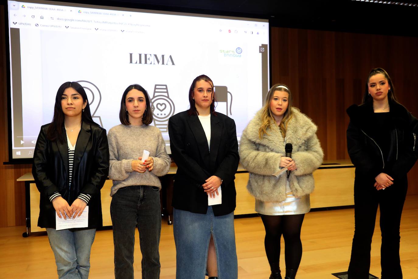El grupo Liema de Oianguren BHI (Ordizia) en un momento de la defensa de su proyecto ante el tribunal 