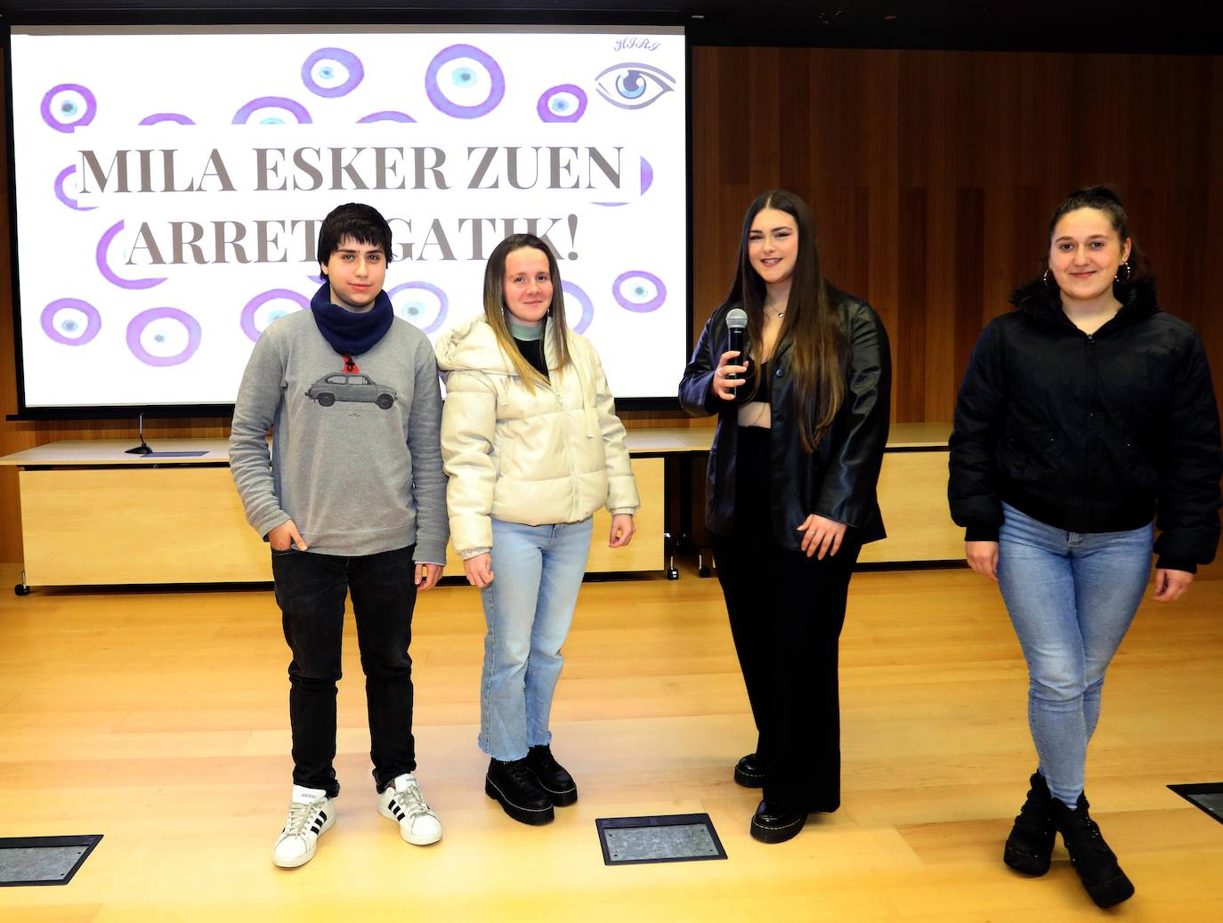 El grupo Hiri de Oianguren BHI (Ordizia) en un momento de la defensa de su proyecto ante el tribunal 