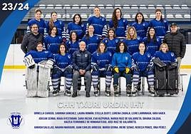 La plantilla del Txuri femenino, al completo con sus técnicos.