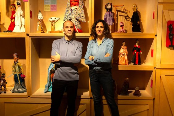 Juanjo Herrero y Estitxu Zaldua posan en una de las salas del museo del Topic.