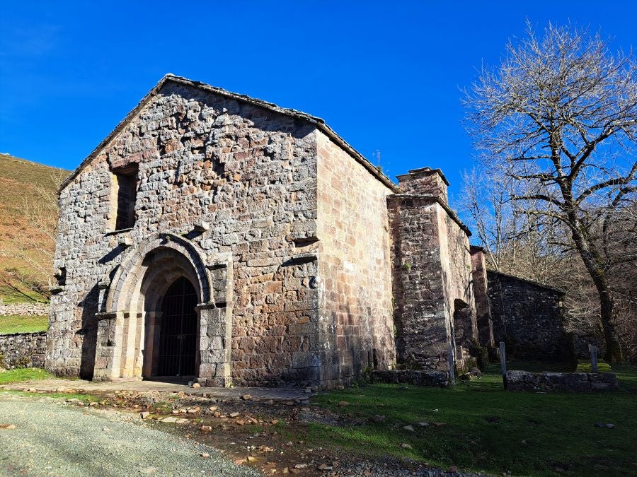 Disfrutando de las vistas desde la cima de Azkenatz