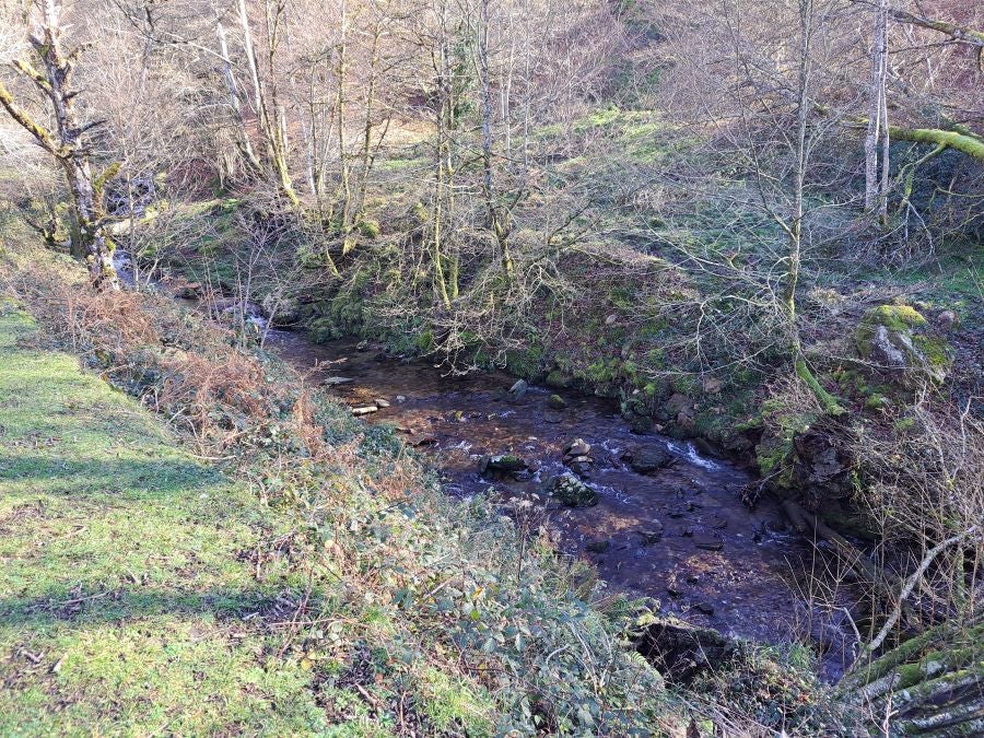 Disfrutando de las vistas desde la cima de Azkenatz