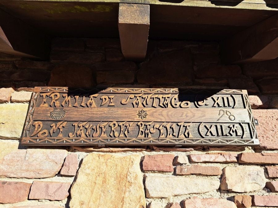 Disfrutando de las vistas desde la cima de Azkenatz