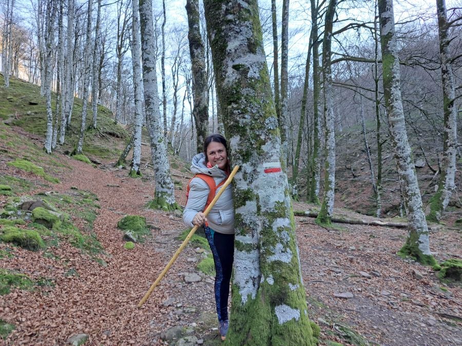 Disfrutando de las vistas desde la cima de Azkenatz