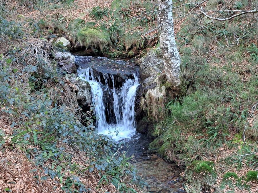 Disfrutando de las vistas desde la cima de Azkenatz