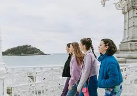 Las cuatro jóvenes y brillantes protagonistas de 'Lucía', el cortometraje dirigido por Marta Etura.