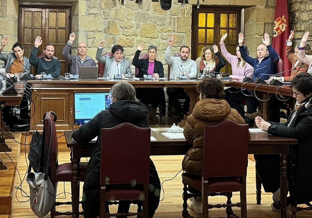 El pleno del mes de febrero contó con los votos favorables de todos sus miembros para nombrar Hijo Predilecto de Zarautz a Iribar.