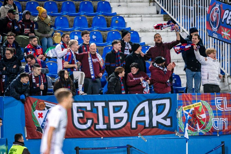 El Eibar se impone en casa del líder