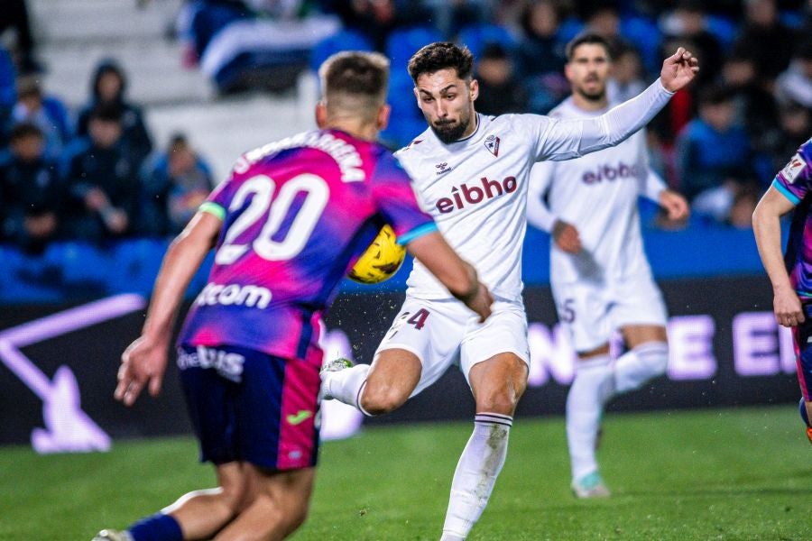 El Eibar se impone en casa del líder