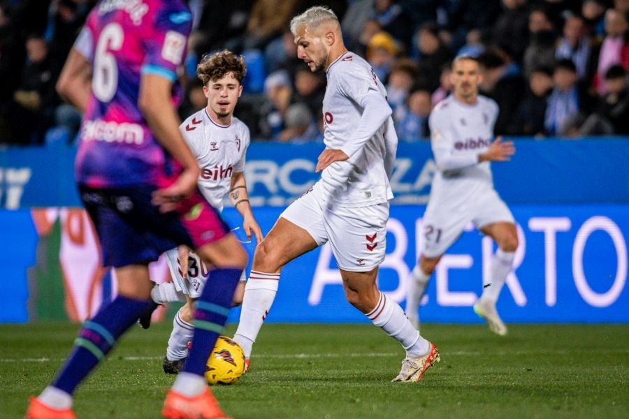 El Eibar se impone en casa del líder