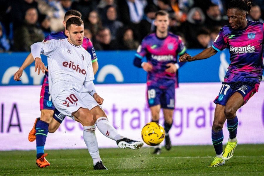 El Eibar se impone en casa del líder