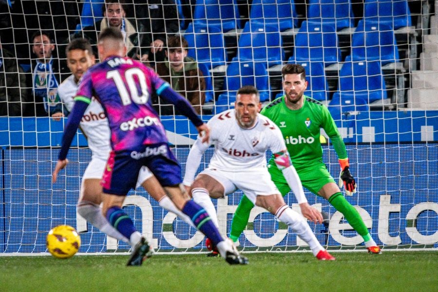 El Eibar se impone en casa del líder
