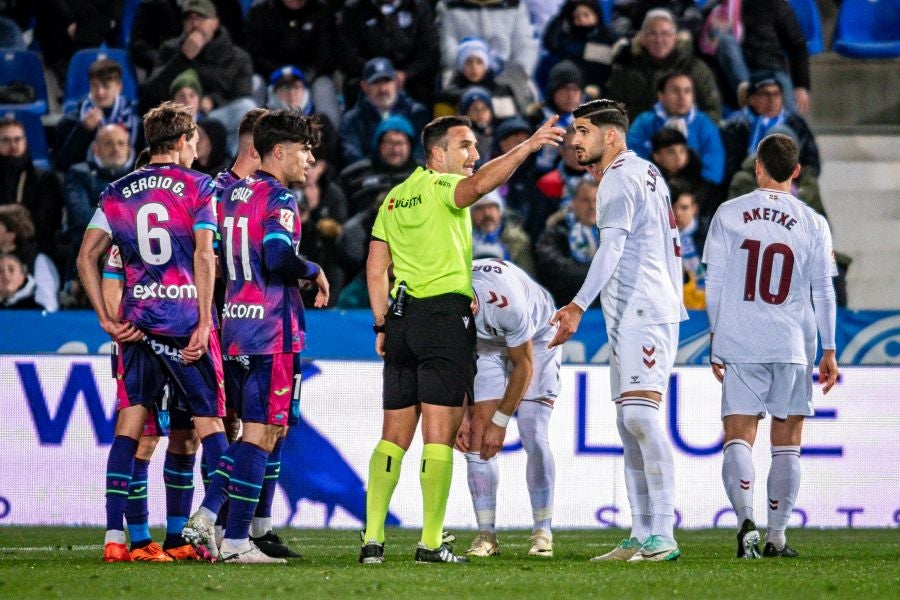 El Eibar se impone en casa del líder