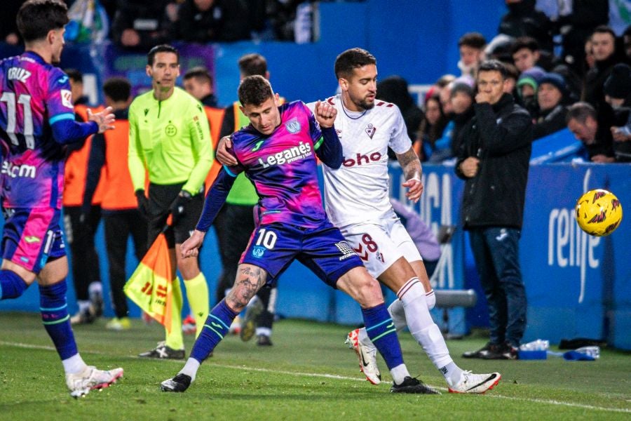El Eibar se impone en casa del líder