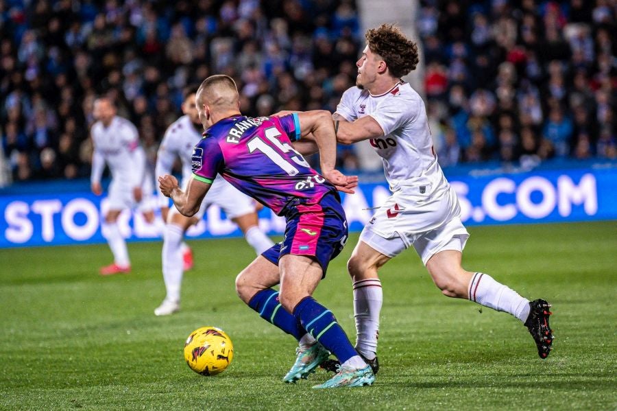 El Eibar se impone en casa del líder