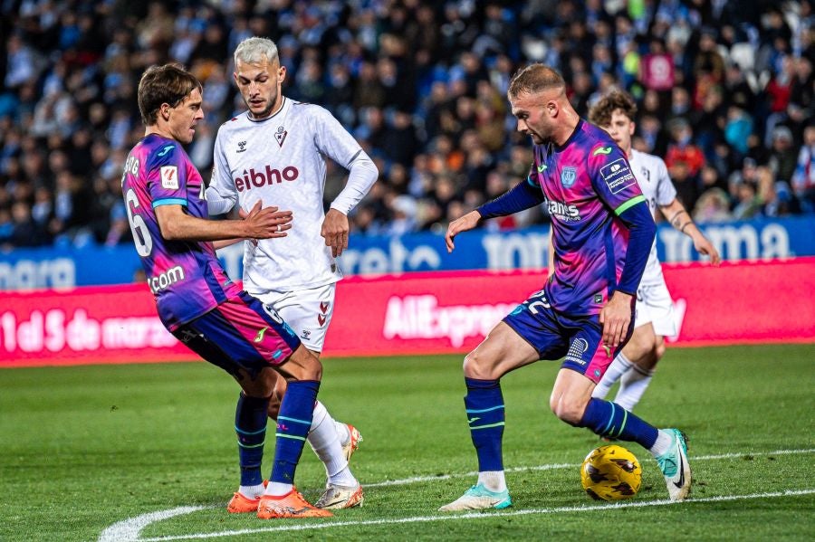 El Eibar se impone en casa del líder