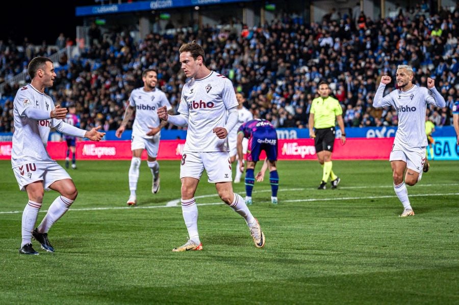 El Eibar se impone en casa del líder