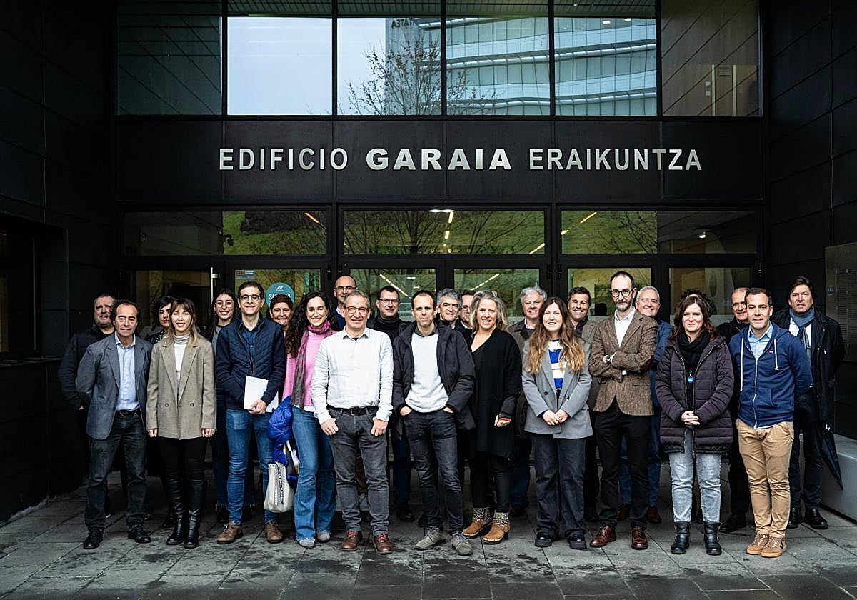 Representantes de las diferentes entidades que participaron en la reunión.