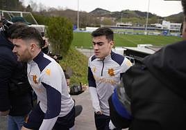 Javi Galán y Ander Barrenetxea antes del entrenamiento de este lunes.