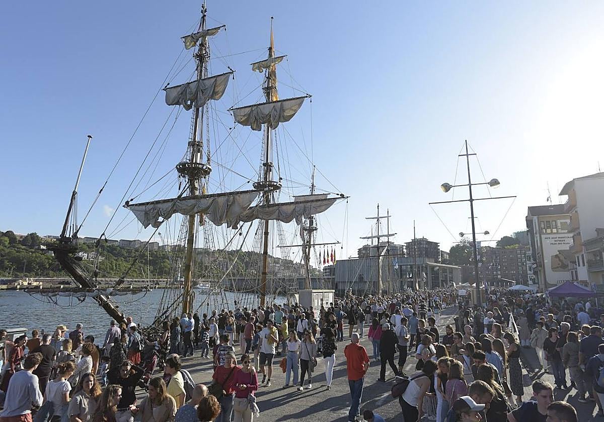 Miles de personas disfrutaron del último Itsas Festibala en 2022.