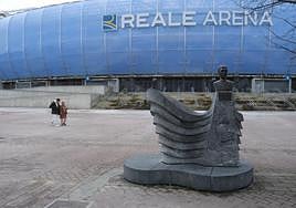 Los exteriores del estadio de Anoeta, tranquilos el día anterior al partido.