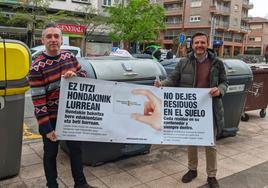 David Mateos y Agustín Valdivia, con el cartel para esta campaña de concienciación.