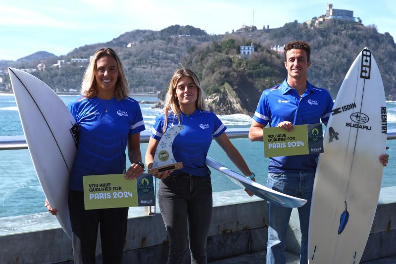 Nadia Erostarbe, Janire González-Etxabarri y Andy Criere, este miércoles en el Aquarium de San Sebastián.