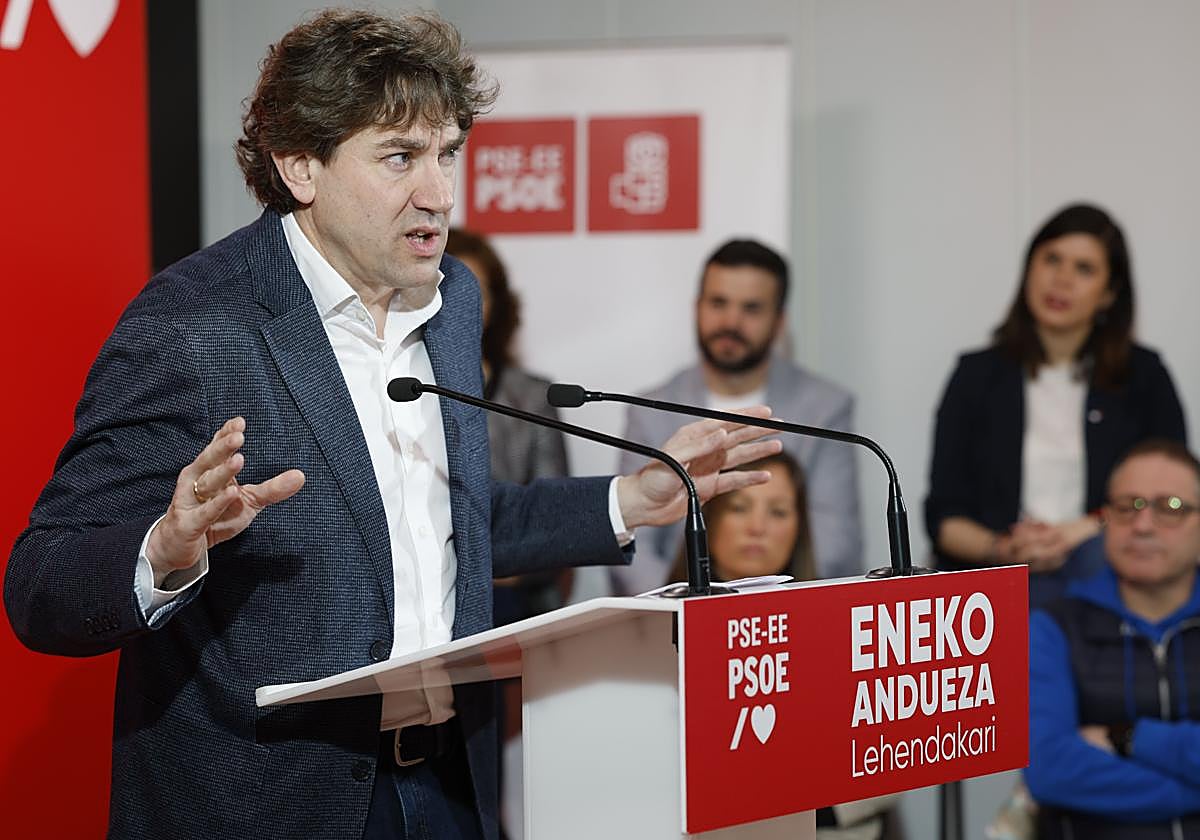 Eneko Andueza participa en un acto del PSE-EE.