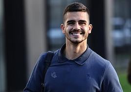 André Silva regresó de Granada con una sonrisa después de marcar el gol de la victoria.