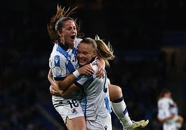 Nerea Eizagirre abraza a Jensen tras el 2-0.