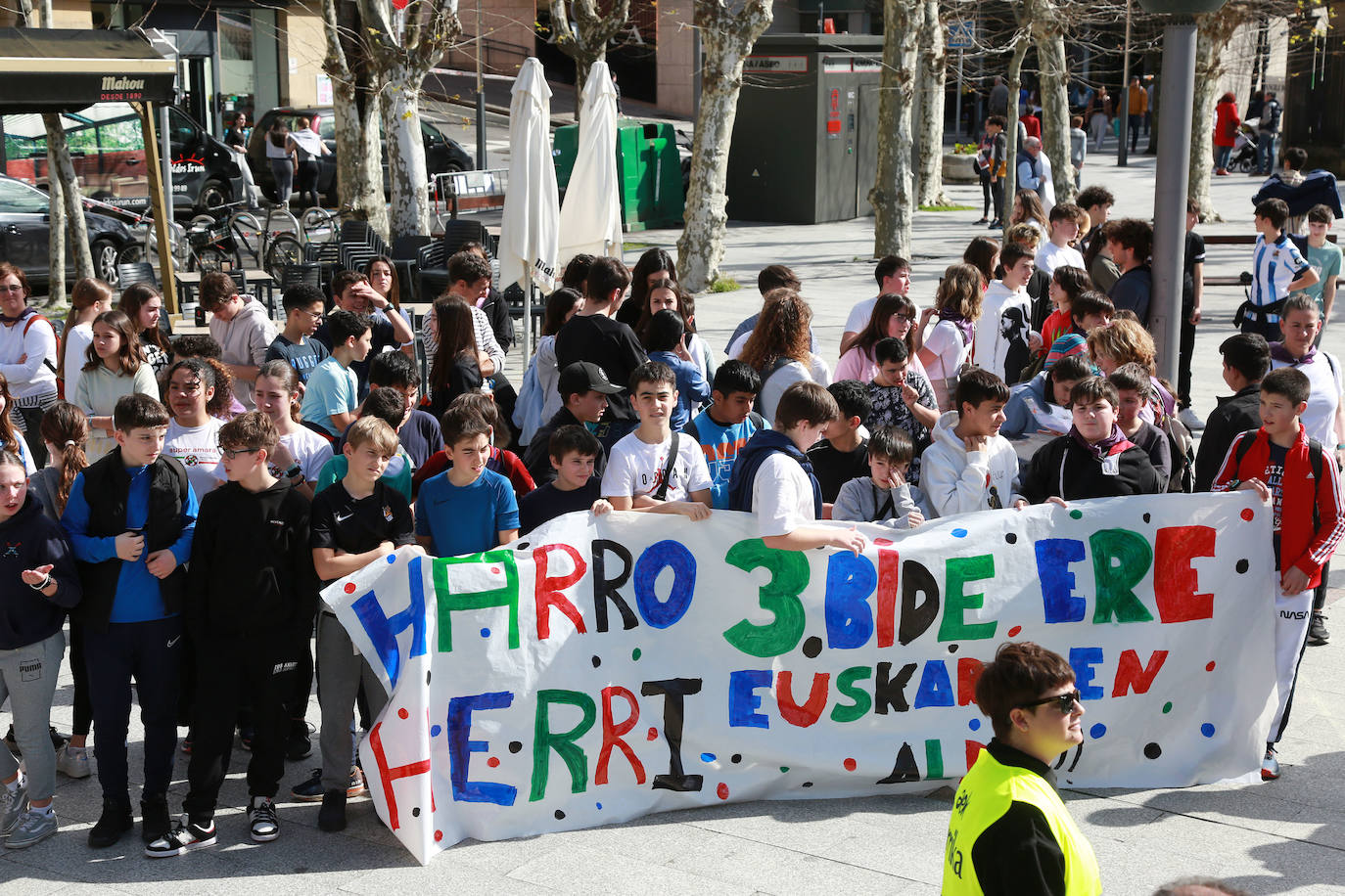 Ehundaka ikasle Gazte Korrikarekin gozatzen