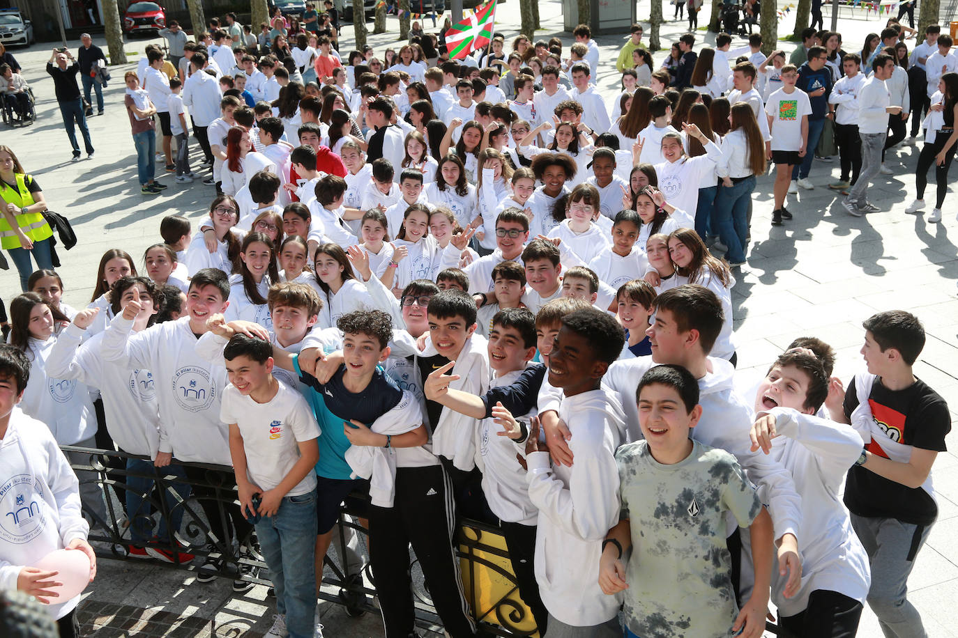 Ehundaka ikasle Gazte Korrikarekin gozatzen