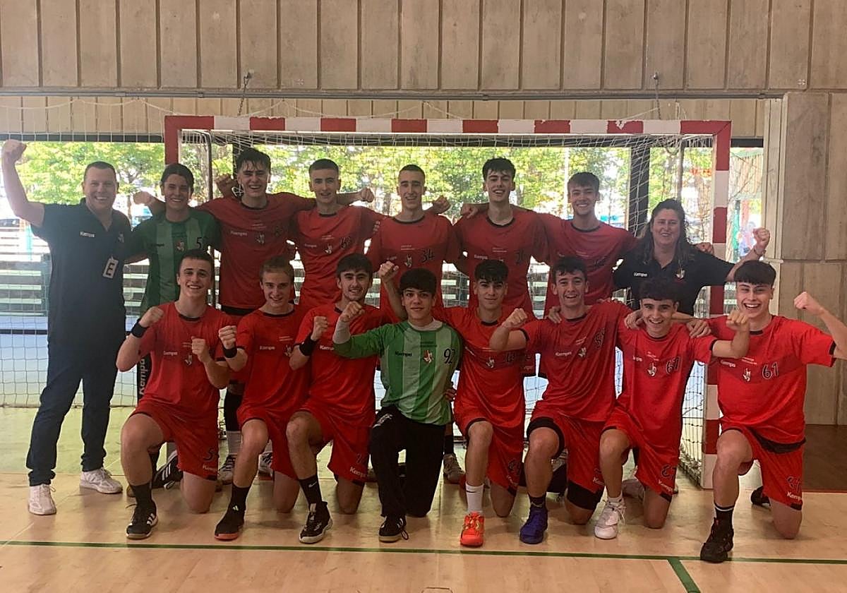 La plantilla del juvenil masculino disputa desde hoy la final four en Irun.