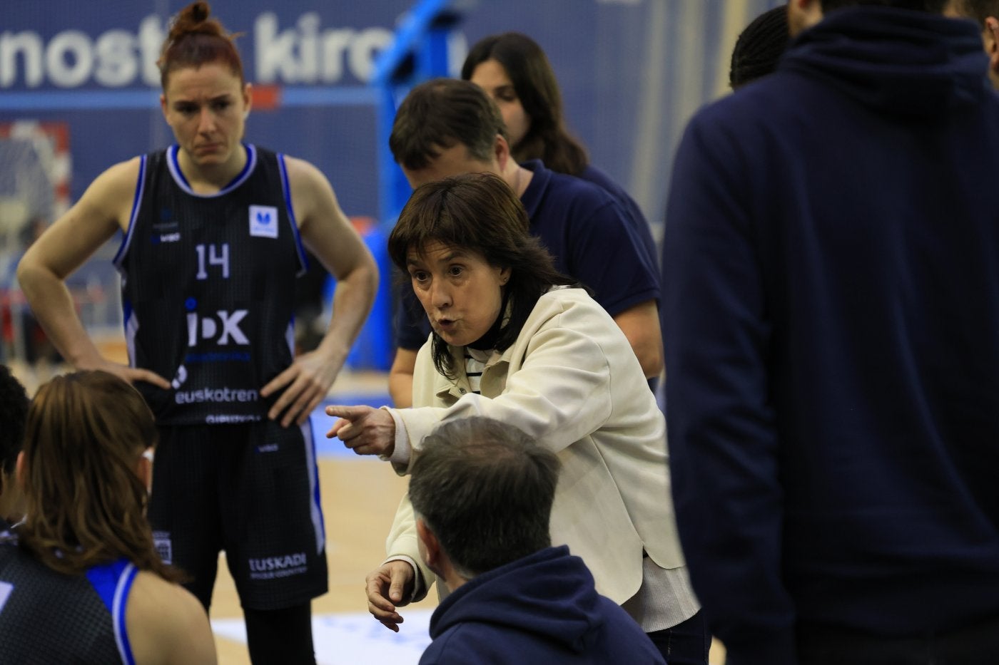 Azu Muguruza hace una indicación en un tiempo muerto.