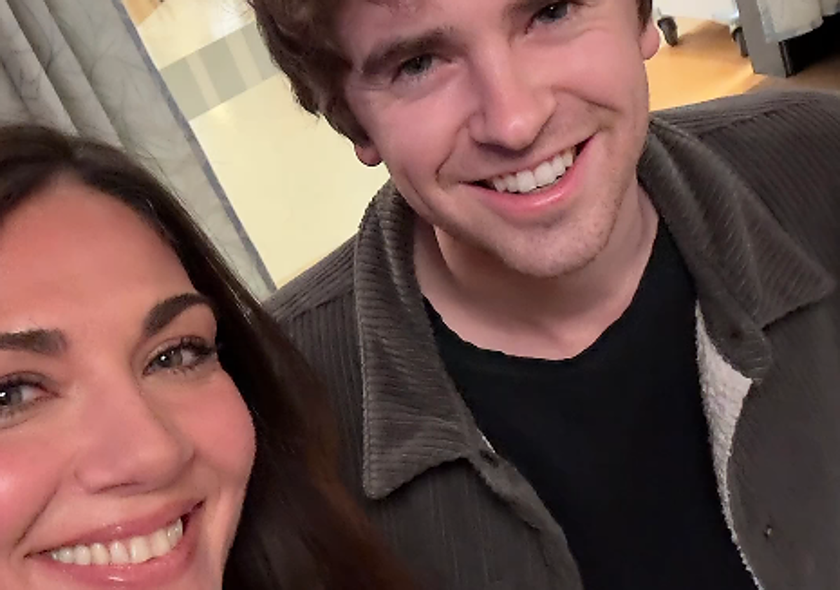 Lorena Bernal junto al protagonista 'The Good Doctor', Freddie Highmore.