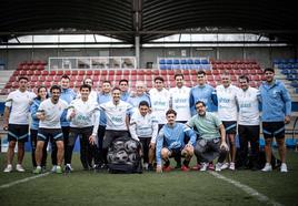 La expedición de Uruguay ayer sábado en el entreno en Amorebieta con los únicos dos jugadores de la expedición.