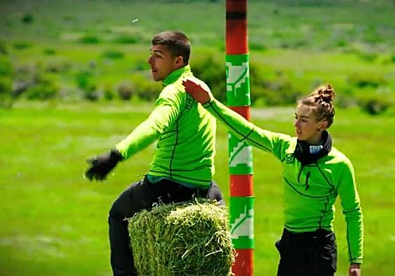 Aritz y June, en plena prueba de la pirámide de los fargos en El Conquis.