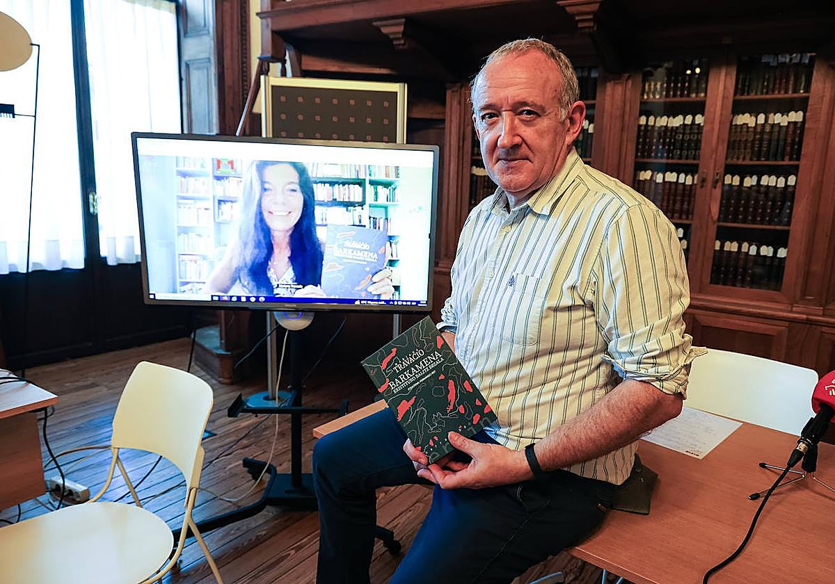 Mariana Travacio eta Fernando Rey, Donostian egindako agerraldian.