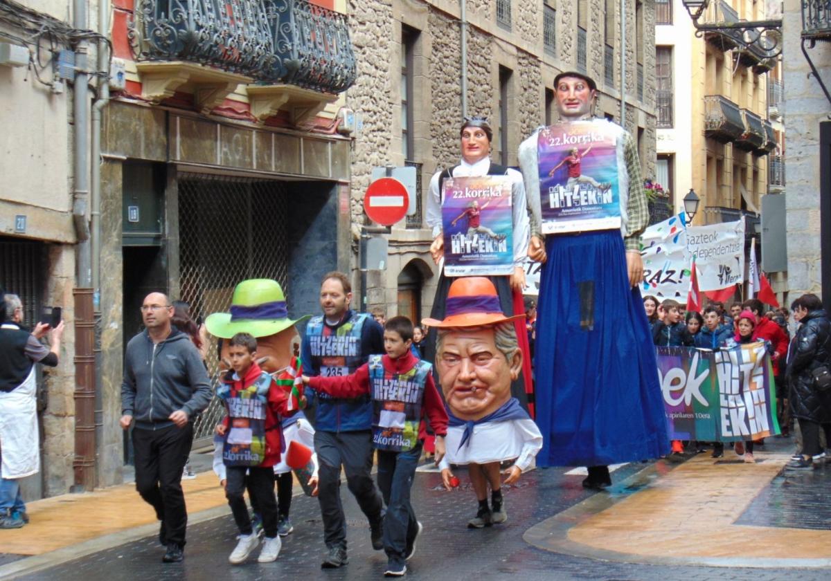 Como la cita de 2022 la marcha subirá de la Plaza por Bidekurutzeta hacia el Espolón.